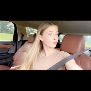 Meet your Posher, Ayla